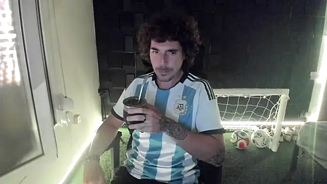 Snapshot of joaquin420_hot chatting on 17, 6, 2026 joaquin420 hot online show from 17, 6, 2026