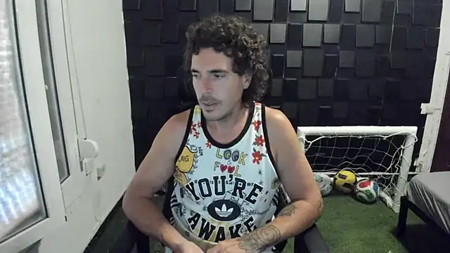 Snapshot of joaquin420_hot chatting on 1, 7, 2026 joaquin420 hot online show from 1, 7, 2026