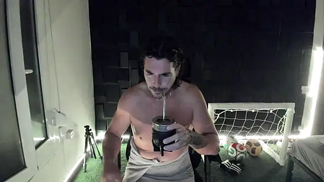 Snapshot of joaquin420_hot chatting on 8, 7, 2026 joaquin420 hot online show from 8, 7, 2026