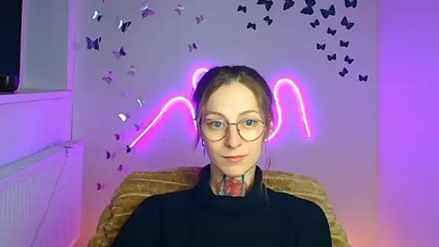 Esmi Winter online show from 13, 4, 2026