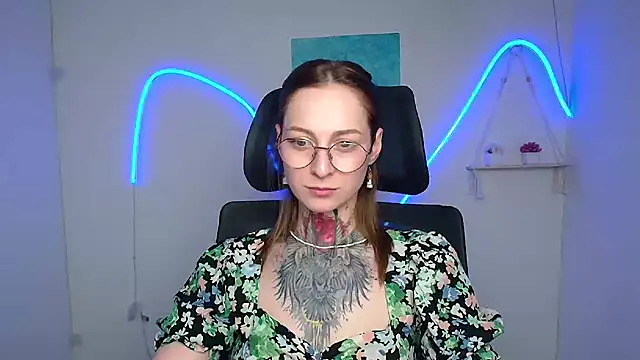 Snapshot of Esmi_Winter chatting on 7, 5, 2026 Esmi Winter online show from 7, 5, 2026