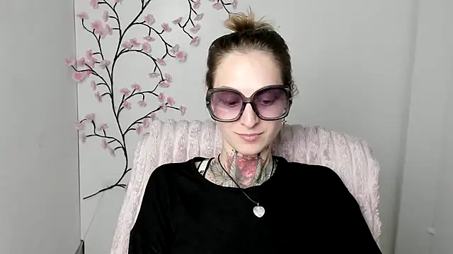 Snapshot of Esmi_Winter chatting on 11, 7, 2026 Esmi Winter online show from 11, 7, 2026