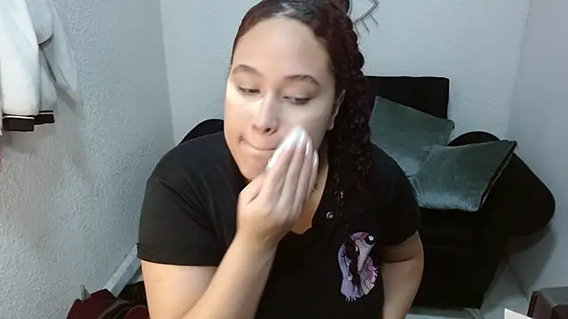 Snapshot of leilanewgirl chatting on 11, 3, 2026 leilanewgirl online show from 11, 3, 2026