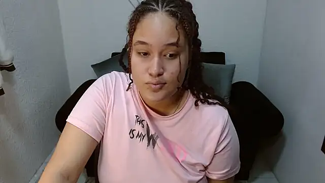 Snapshot of leilanewgirl chatting on 30, 3, 2026 leilanewgirl online show from 30, 3, 2026