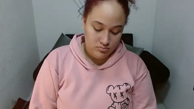 Snapshot of leilanewgirl chatting on 8, 4, 2026 leilanewgirl online show from 8, 4, 2026