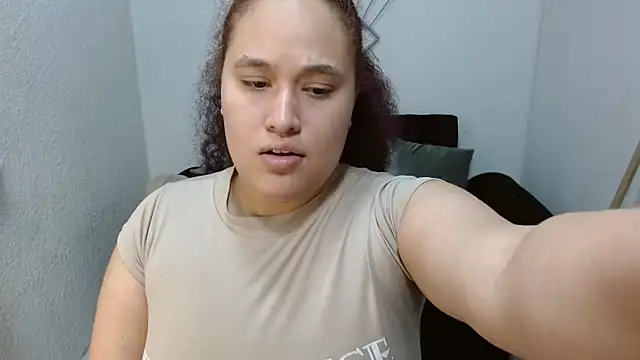 Snapshot of leilanewgirl chatting on 13, 4, 2026 leilanewgirl online show from 13, 4, 2026