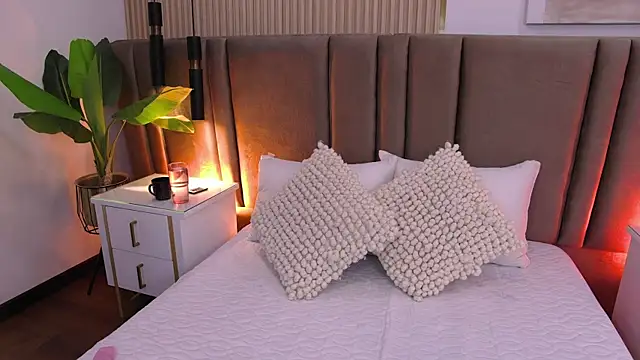 Snapshot of SaraLugo chatting on 18, 7, 2026 SaraLugo online show from 18, 7, 2026