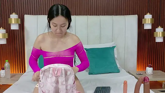 Snapshot of Brisa_Silva chatting on 24, 4, 2026 Brisa Silva online show from 24, 4, 2026