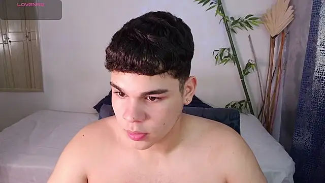 Snapshot of eithan_jonnes chatting on 14, 2, 2026 eithan jonnes online show from 14, 2, 2026