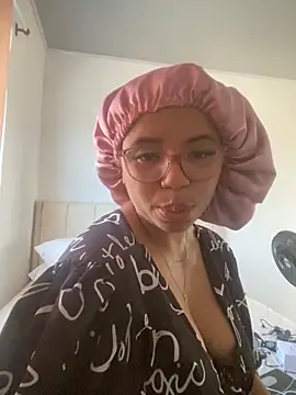 Snapshot of Lucy_strong1 chatting on 13, 2, 2026 Lucy strong1 online show from 13, 2, 2026