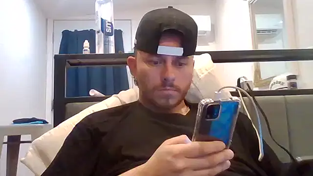 Snapshot of Tallhungandcloudy chatting on 6, 5, 2026 Tallhungandcloudy online show from 6, 5, 2026
