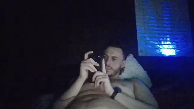 Snapshot of Tallhungandcloudy chatting on 20, 5, 2026 Tallhungandcloudy online show from 20, 5, 2026