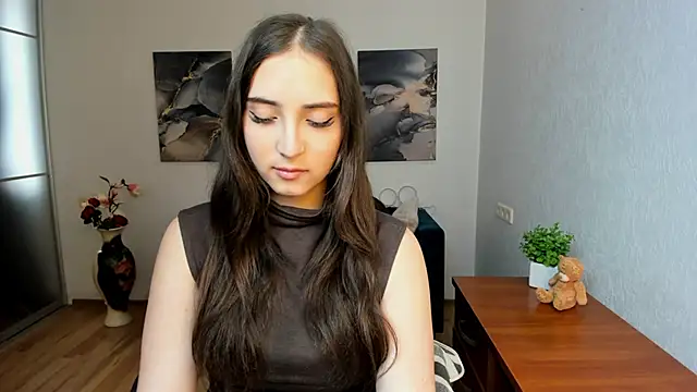 Effy Royse online show from 5, 4, 2026