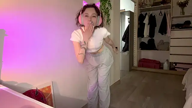 Snapshot of SlunkRear chatting on 11, 2, 2026 SlunkRear online show from 11, 2, 2026