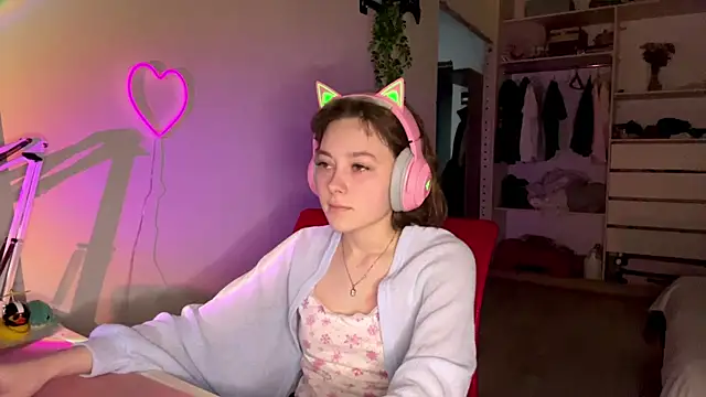 Snapshot of SlunkRear chatting on 18, 2, 2026 SlunkRear online show from 18, 2, 2026