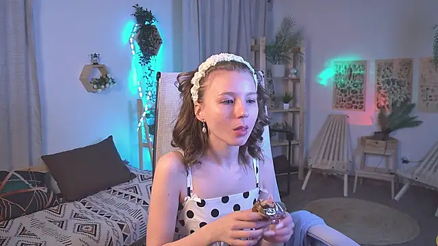 ElliFrankenweenie online show from 8, 4, 2026