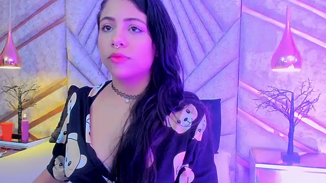 Snapshot of CloheBell chatting on 6, 3, 2026 CloheBell online show from 6, 3, 2026