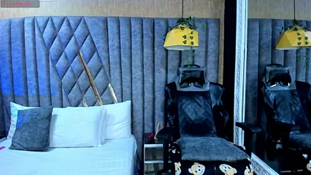 Snapshot of CloheBell chatting on 13, 3, 2026 CloheBell online show from 13, 3, 2026