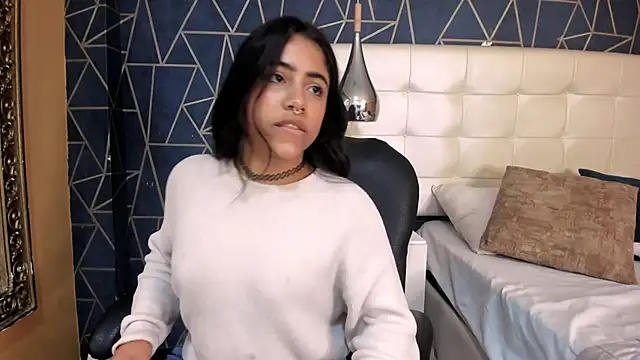 Snapshot of CloheBell chatting on 18, 3, 2026 CloheBell online show from 18, 3, 2026