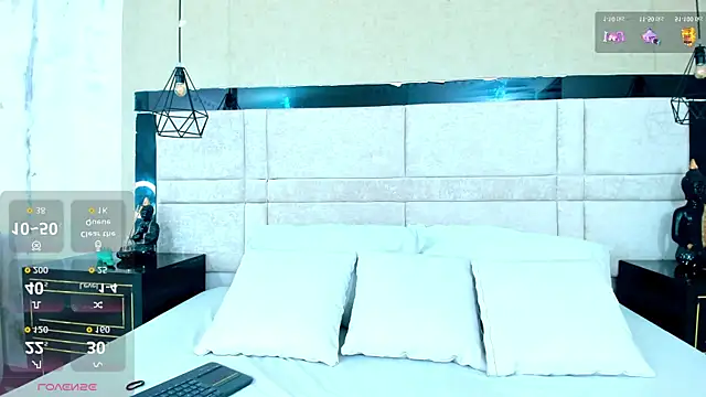 Snapshot of CloheBell chatting on 9, 4, 2026 CloheBell online show from 9, 4, 2026