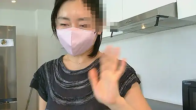 Snapshot of Mochi-Momo chatting on 5, 4, 2026 Mochi-Momo online show from 5, 4, 2026
