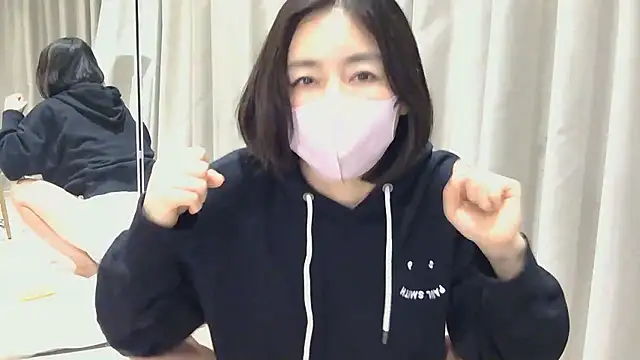 Snapshot of Mochi-Momo chatting on 14, 4, 2026 Mochi-Momo online show from 14, 4, 2026
