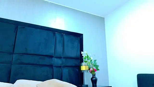 Snapshot of HollyOlson chatting on 10, 6, 2026 HollyOlson online show from 10, 6, 2026