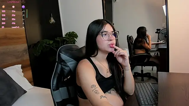 eva swan  online show from 18, 5, 2026