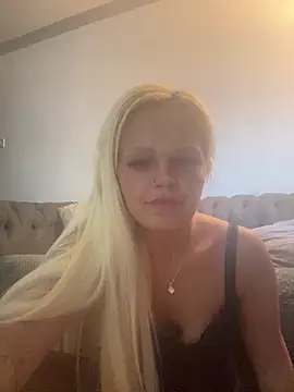 BlondeMilfXo online show from 19, 5, 2026