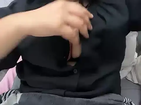 hugeindiantitties online show from 25, 2, 2026