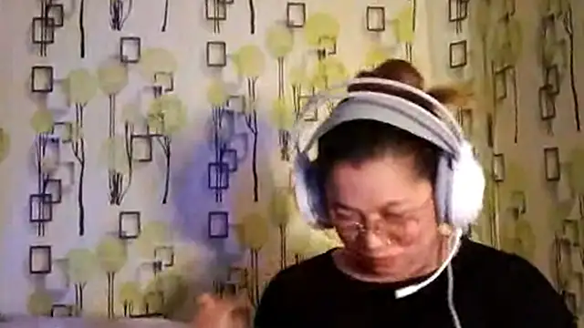 Snapshot of TennieReichow chatting on 16, 3, 2026 TennieReichow online show from 16, 3, 2026