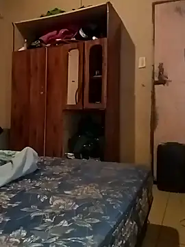 Snapshot of madgirl25 chatting on 27, 2, 2026 madgirl25 online show from 27, 2, 2026