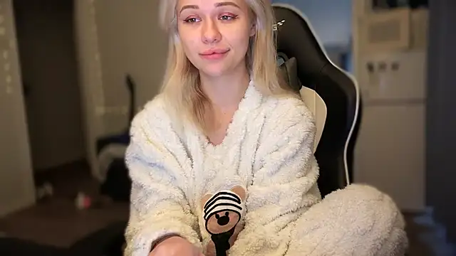 Leylia Lily online show from 13, 3, 2026