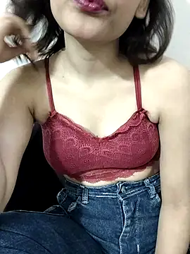 Glossy lips online show from 19, 2, 2026