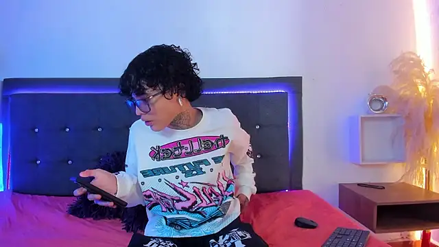 Snapshot of Ale_cuzz chatting on 25, 2, 2026 Ale cuzz online show from 25, 2, 2026