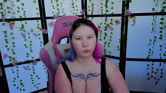Snapshot of kitsune_little chatting on 22, 7, 2026 kitsune little online show from 22, 7, 2026