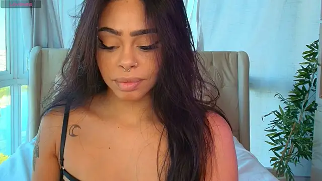 Snapshot of Pauline_Clark chatting on 5, 4, 2026 Pauline Clark online show from 5, 4, 2026