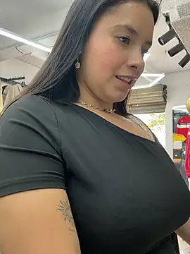Snapshot of Miss_Bella_Flame chatting on 23, 6, 2026 Miss Bella Flame online show from 23, 6, 2026