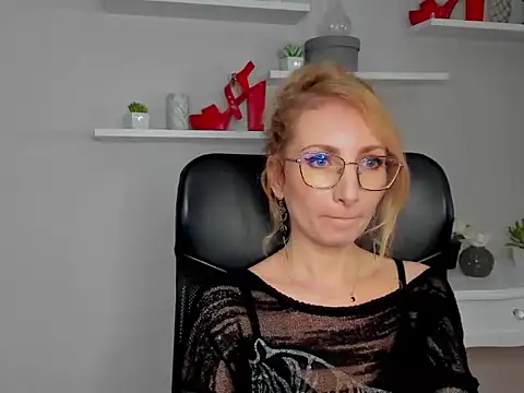 CinderellaMoon online show from 9, 3, 2026