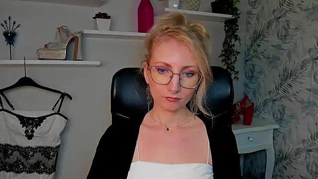 CinderellaMoon online show from 24, 3, 2026