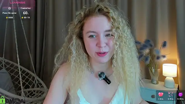 Snapshot of Linda__Bloom chatting on 18, 6, 2026 Linda Bloom online show from 18, 6, 2026