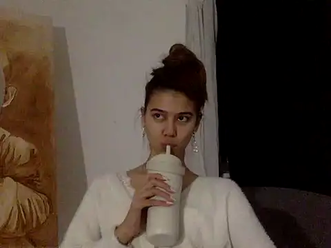 Snapshot of KiraVixenSweet chatting on 1, 3, 2026 KiraVixenSweet online show from 1, 3, 2026