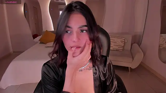 CarolineEvans x online show from 11, 4, 2026