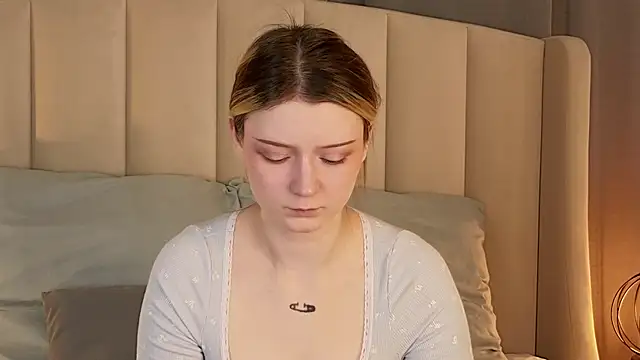 Snapshot of AlyssFrost chatting on 5, 5, 2026 AlyssFrost online show from 5, 5, 2026