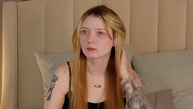 Snapshot of AlyssFrost chatting on 7, 5, 2026 AlyssFrost online show from 7, 5, 2026