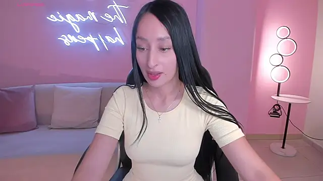 Snapshot of AmaraDivine chatting on 17, 5, 2026 AmaraDivine online show from 17, 5, 2026