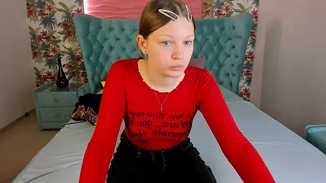 Snapshot of LauraBev chatting on 19, 2, 2026 LauraBev online show from 19, 2, 2026