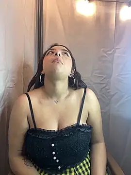 Snapshot of Midary_pink chatting on 3, 3, 2026 Midary pink online show from 3, 3, 2026