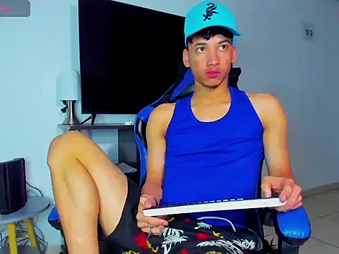 Lyam Russo online show from 5, 4, 2026