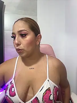 Kiarhatrixie1 online show from 6, 4, 2026